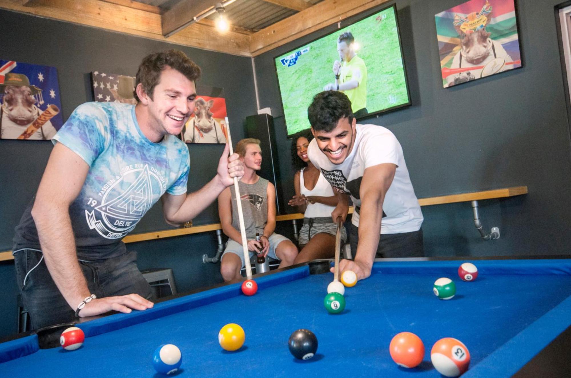 Never At Home Green Point Kapstaden Exteriör bild Pool table at the Sports Bar