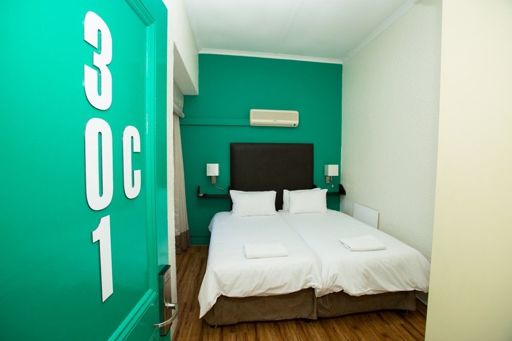 Never At Home Green Point Kapstaden Exteriör bild A room at the hotel