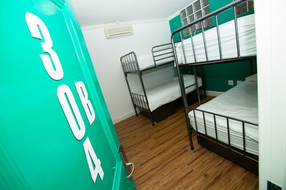 Never At Home Green Point Kapstaden Exteriör bild A typical room at the hostel